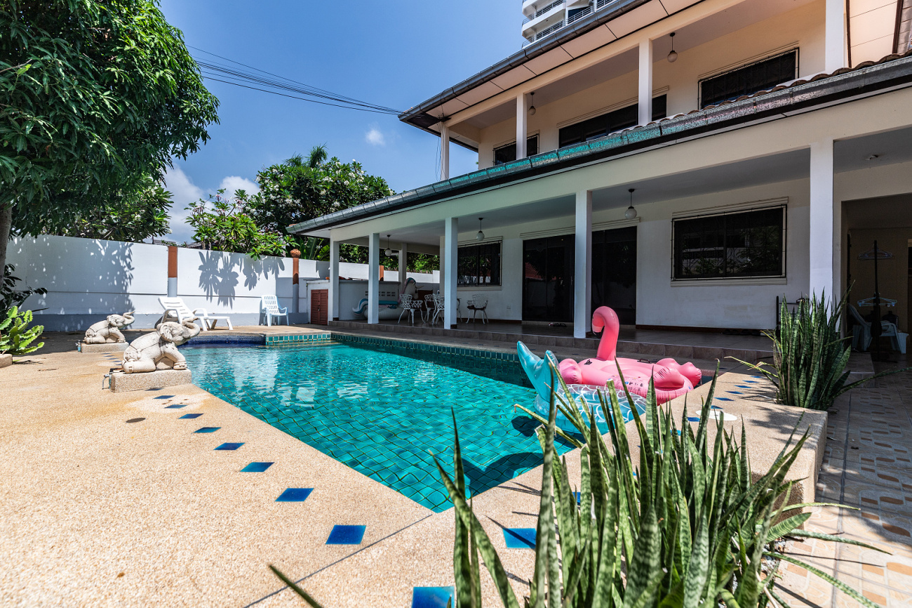 5 Bedroom Pool Villa - ฿ 15,800,000