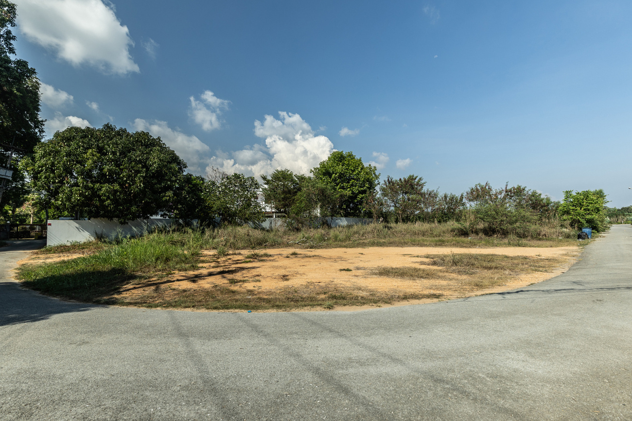 Exclusive land by the sea for sale - ฿ 19,800,000