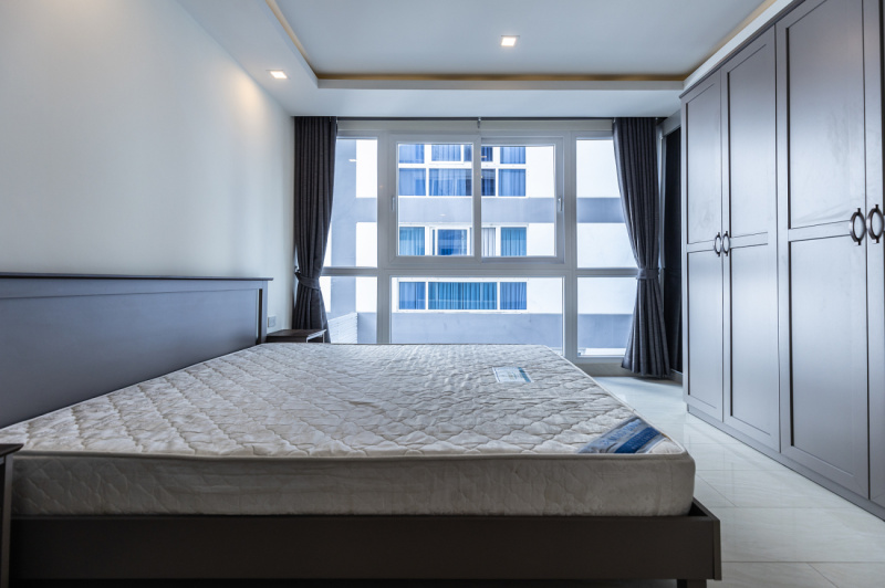 2 Bedroom Condo - ฿ 30,000 p/m