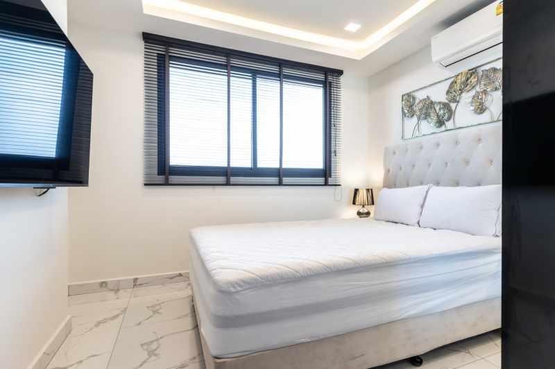 2 Bedroom Condo - ฿ 50.000 p/m