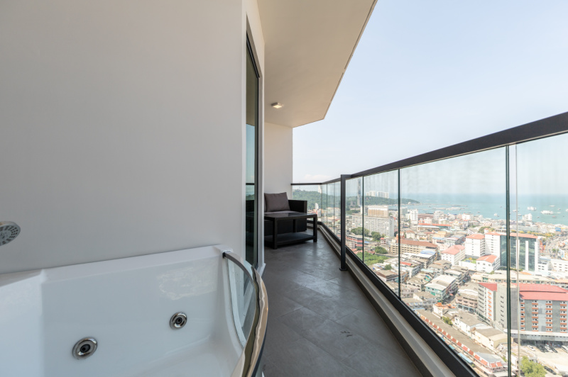 2 Bedroom Condo - ฿ 50.000 p/m