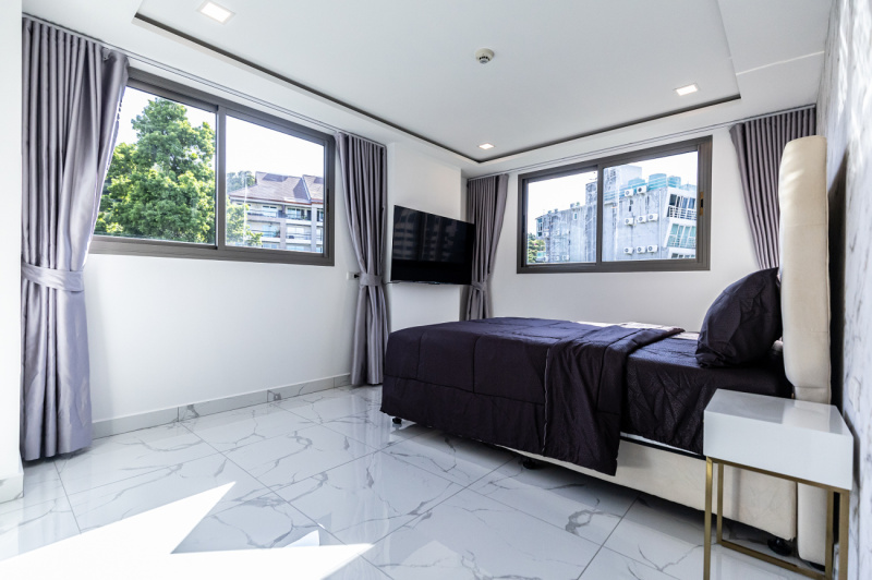 2 Bedroom Condo - ฿ 30.000 p/m