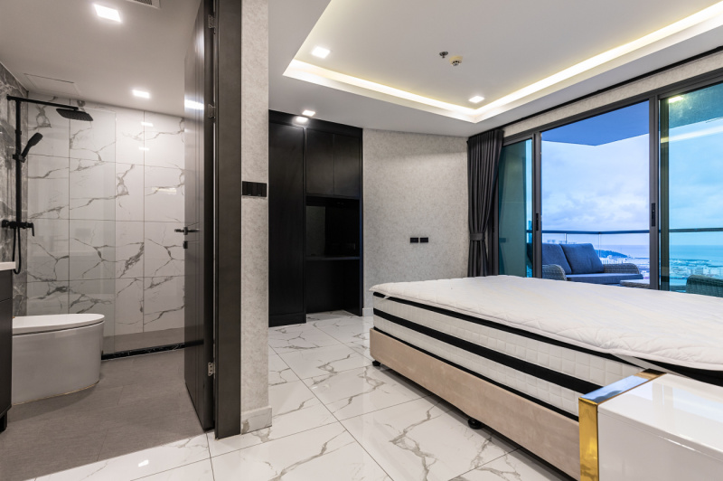 2 Bedroom Condo - ฿ 50.000 p/m