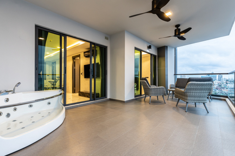 2 Bedroom Condo - ฿ 50.000 p/m