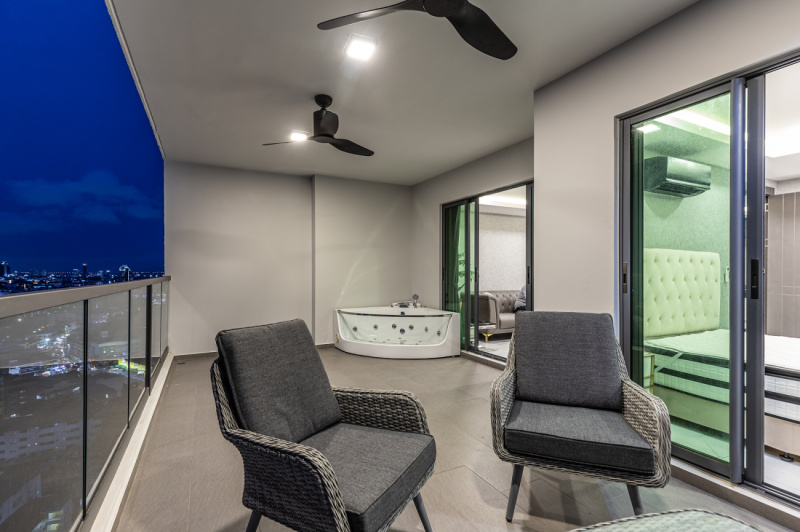2 Bedroom Condo - ฿ 50.000 p/m