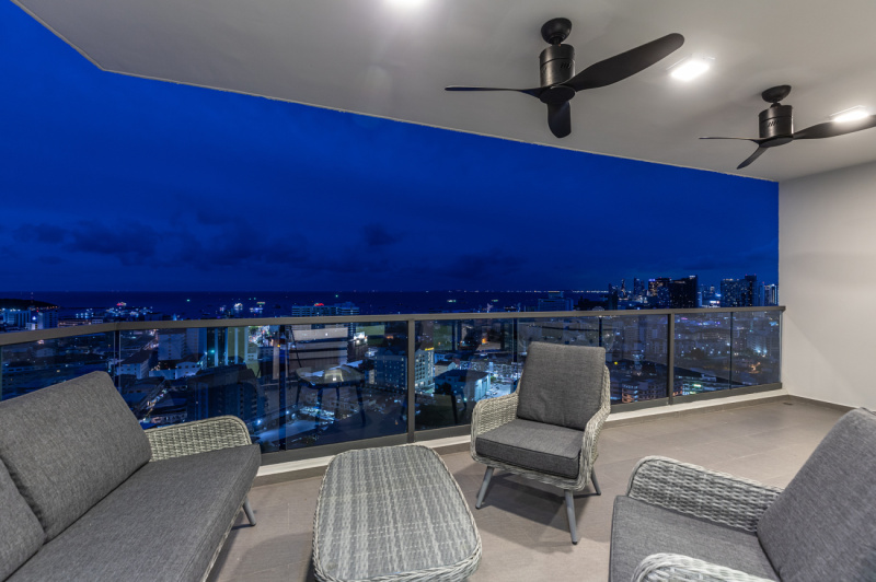 2 Bedroom Condo - ฿ 50.000 p/m