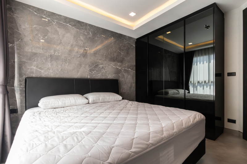Luxury 1 Bedroom Condo - ฿ 9.600,000 