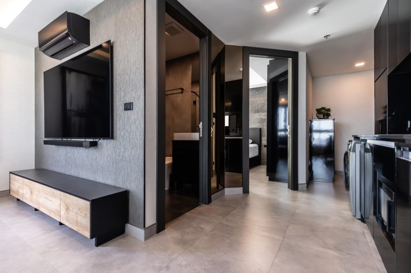 Luxury 1 Bedroom Condo - ฿ 9.600,000 