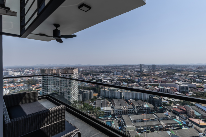 Luxury 1 Bedroom Condo - ฿ 9.600,000 