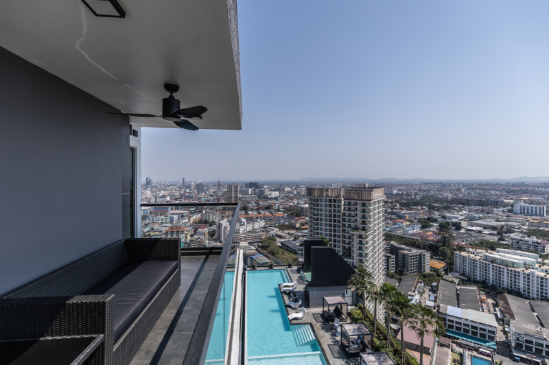 Luxury 1 Bedroom Condo - ฿ 9.600,000 