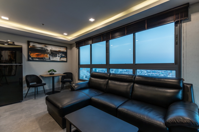 Luxury 1 Bedroom Condo - ฿ 9.600,000 