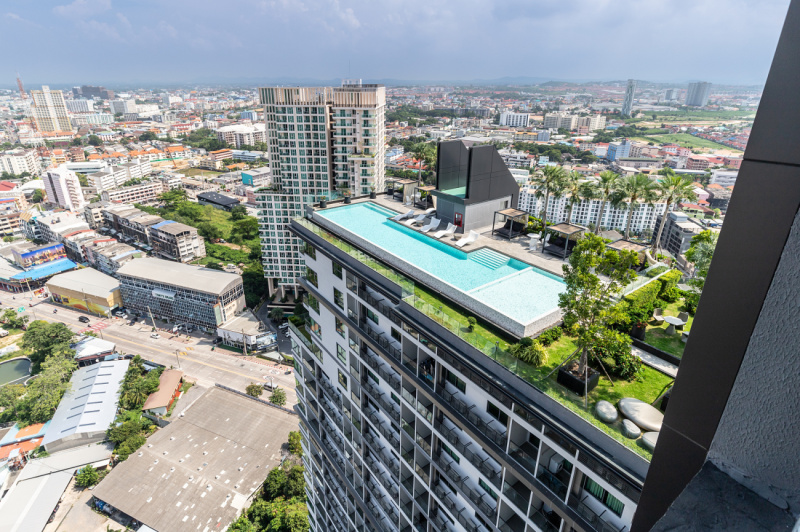 Luxury 1 Bedroom Condo - ฿ 9.600,000 