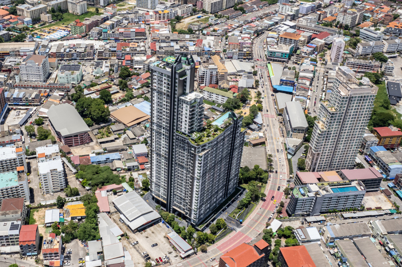Luxury 1 Bedroom Condo - ฿ 9.600,000 
