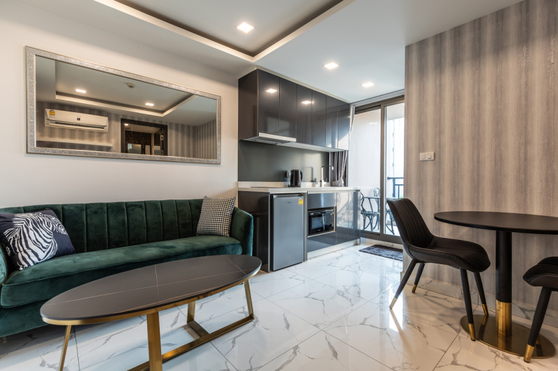 1 Bedroom Condo - ฿ 15.000 p/m