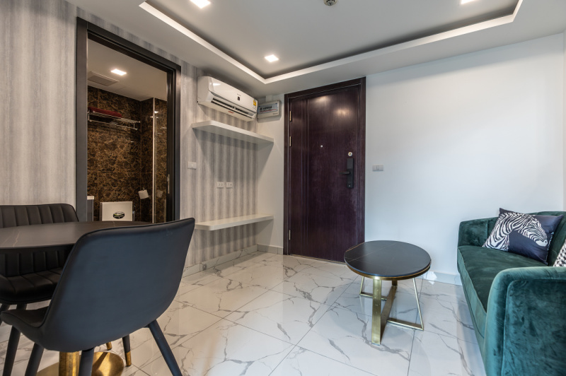 1 Bedroom Condo - ฿ 15.000 p/m