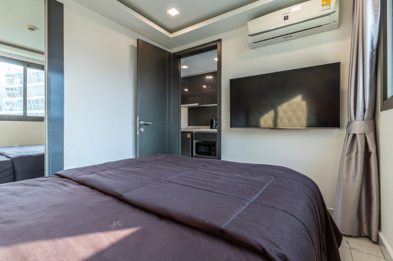 1 Bedroom Condo - ฿ 15.000 p/m
