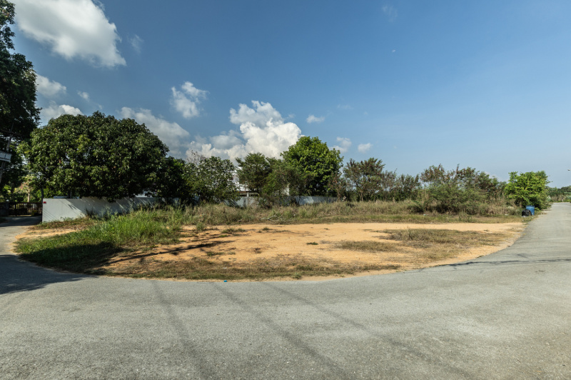 Exclusive land by the sea for sale - ฿ 19,800,000