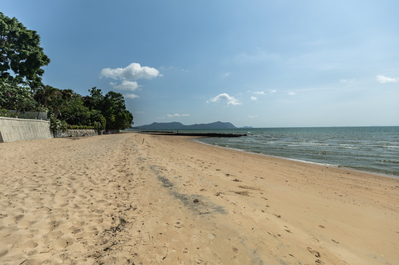 Exclusive land by the sea for sale - ฿ 19,800,000