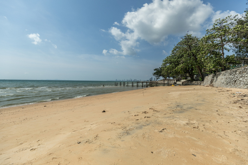 Exclusive land by the sea for sale - ฿ 19,800,000