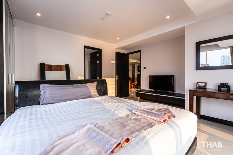 Exclusive 2 Bedroom Condo - ฿ 13,500,000