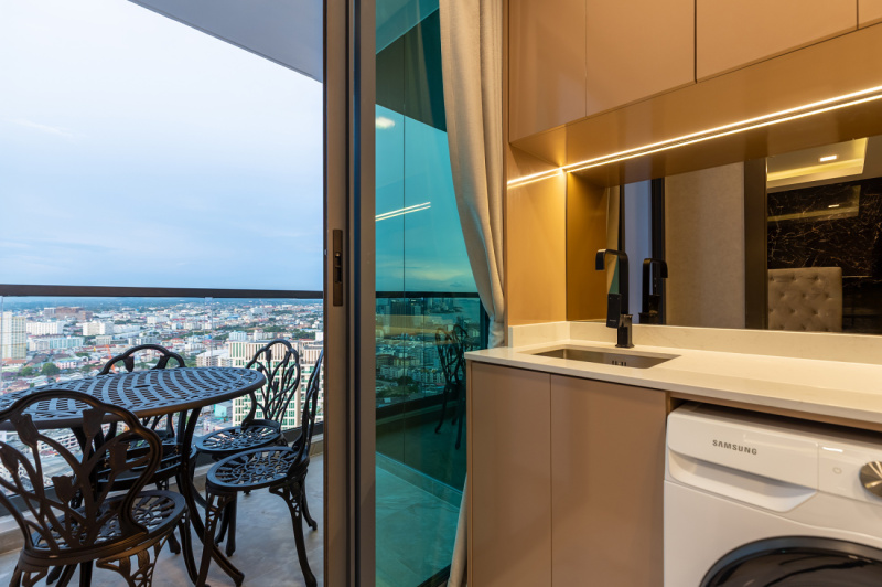1 Bedroom Condo - ฿ 25,000 p/m