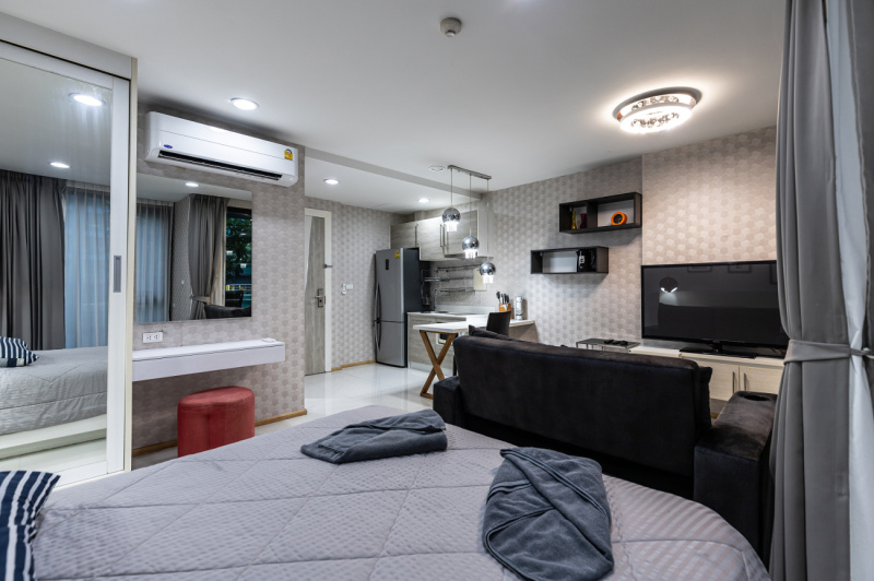 Spacious Studio with Pool Access - ฿ 2.500.000