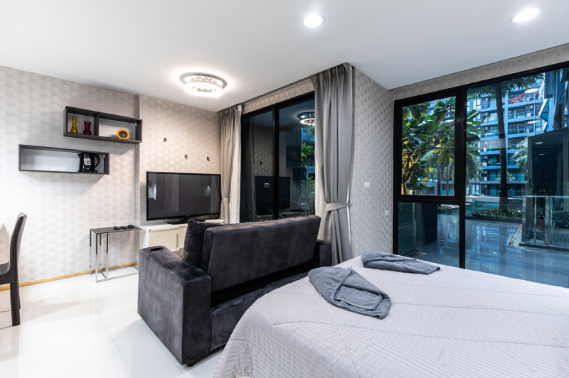 Spacious Studio with Pool Access - ฿ 2.500.000