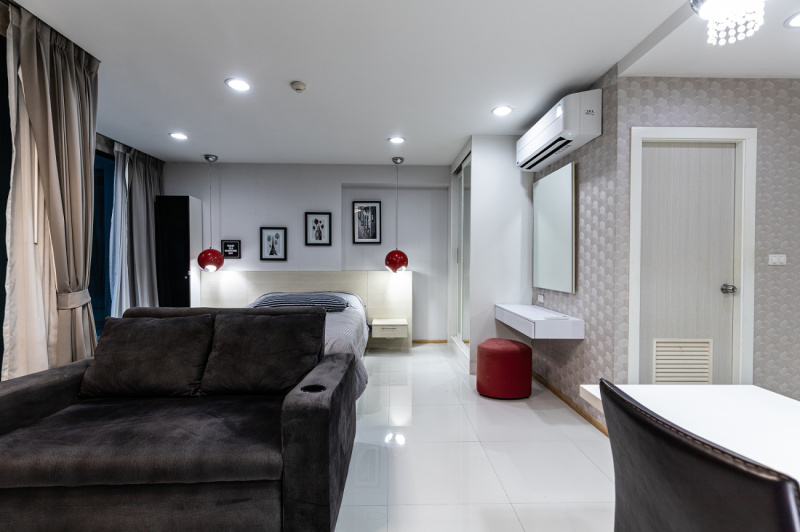 Spacious Studio with Pool Access - ฿ 2.500.000