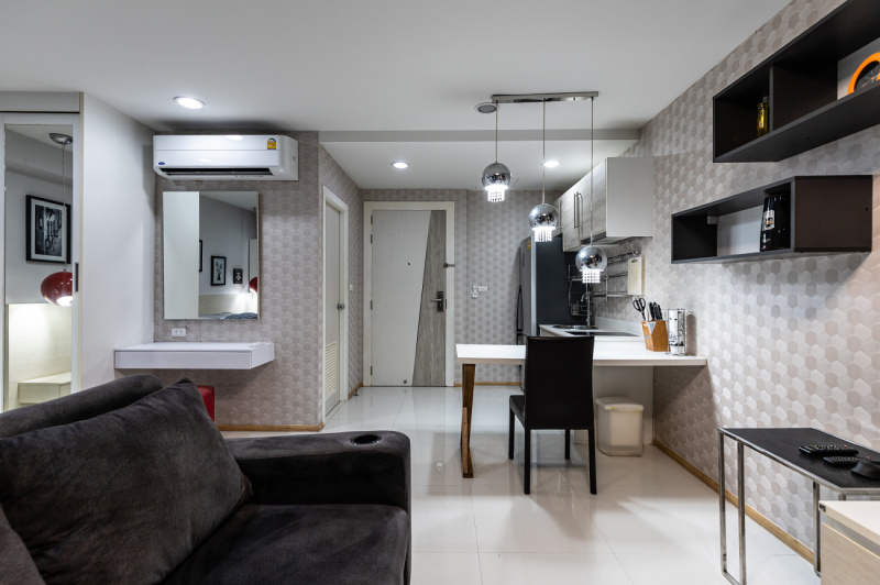 Spacious Studio with Pool Access - ฿ 2.500.000