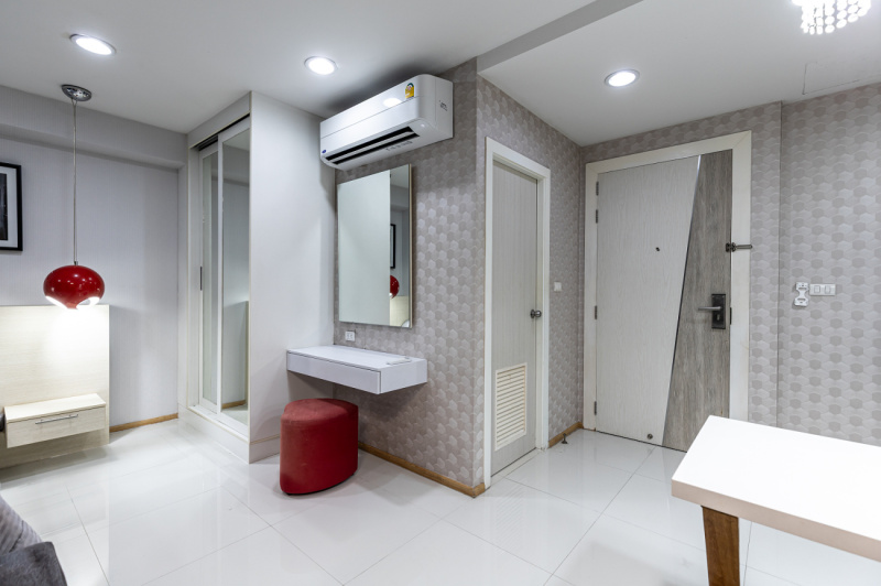 Spacious Studio with Pool Access - ฿ 2.500.000