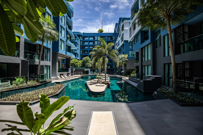 Spacious Studio with Pool Access - ฿ 2.500.000