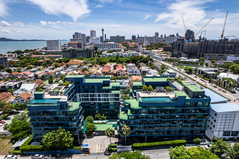 Spacious Studio with Pool Access - ฿ 2.500.000