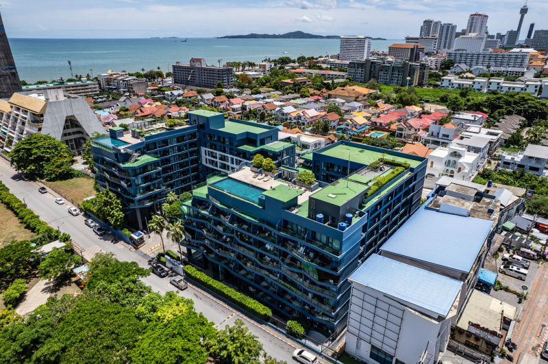 Spacious Studio with Pool Access - ฿ 2.500.000