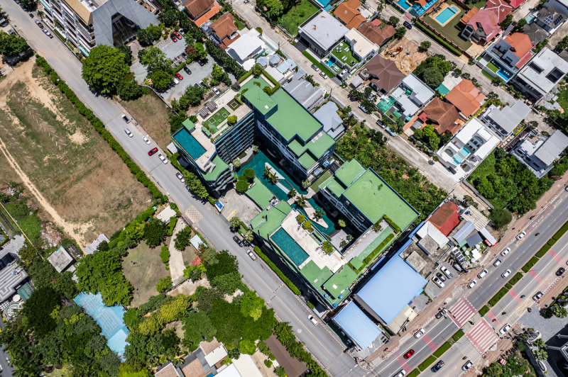 Spacious Studio with Pool Access - ฿ 2.500.000