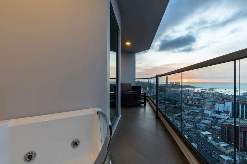 2 Bedroom Condo - ฿ 50.000 p/m
