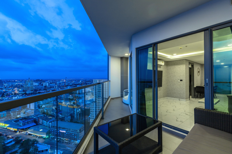 2 Bedroom Condo - ฿ 50.000 p/m