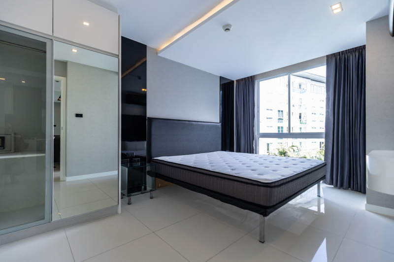 Stunning 1 Bedroom Condo - ฿ 3.250,000 