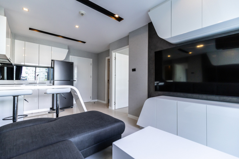 Stunning 1 Bedroom Condo - ฿ 3.250,000 