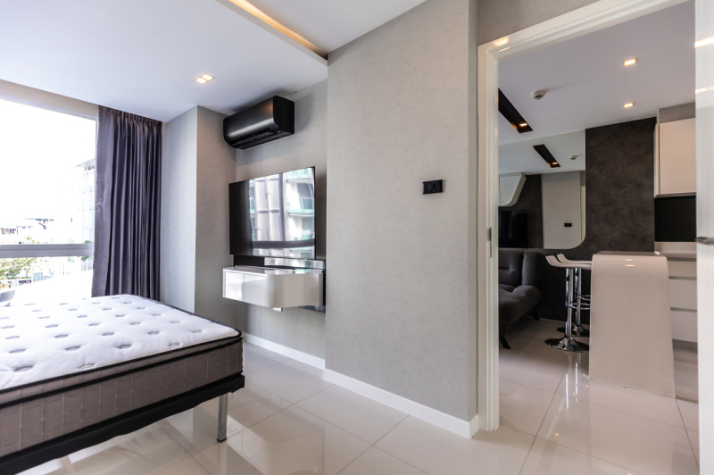 Stunning 1 Bedroom Condo - ฿ 3.250,000 