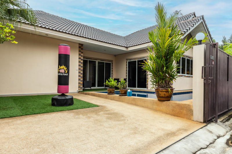 Beautiful Pool House - ฿ 4,990,000