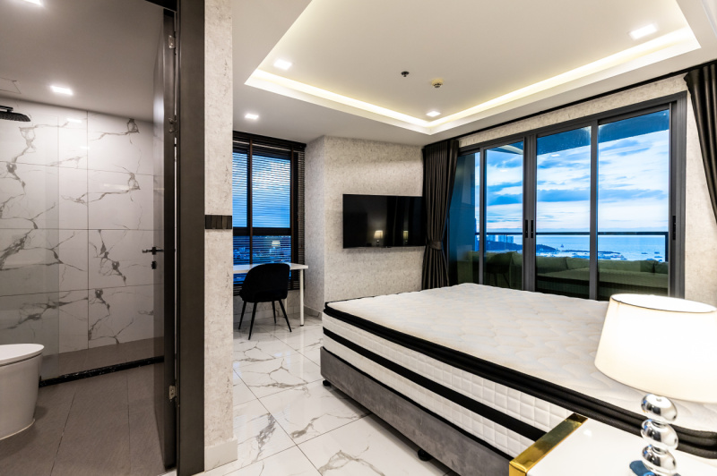 2 Bedroom Condo - ฿ 55.000 p/m