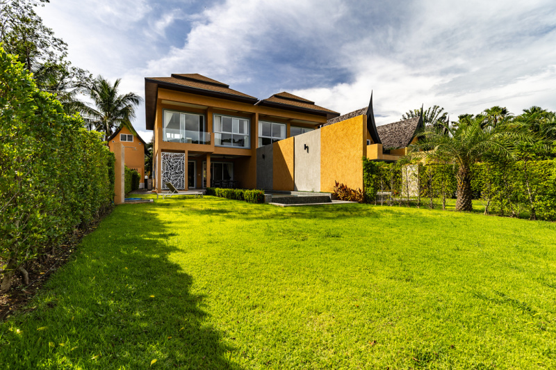 Luxury 4-Bedroom Pool Villa - ฿ 10.200.000