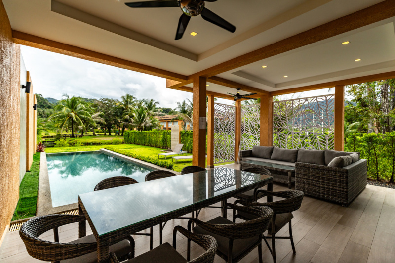 Luxury 4-Bedroom Pool Villa - ฿ 10.200.000