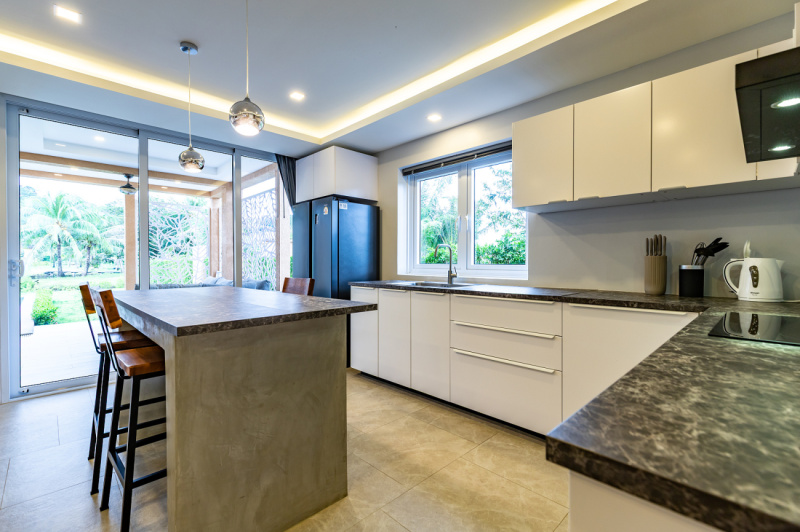 Luxury 4-Bedroom Pool Villa - ฿ 10.200.000