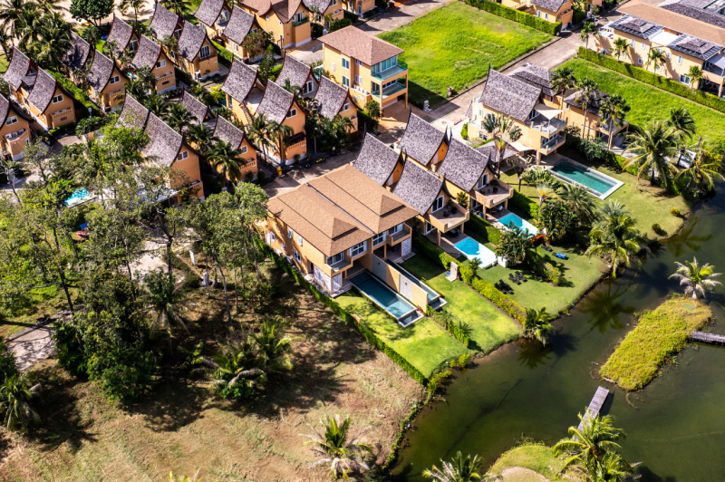 Luxury 4-Bedroom Pool Villa - ฿ 10.200.000