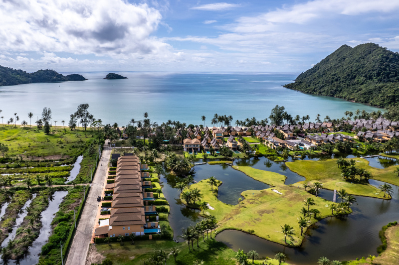 Luxury 4-Bedroom Pool Villa - ฿ 10.200.000