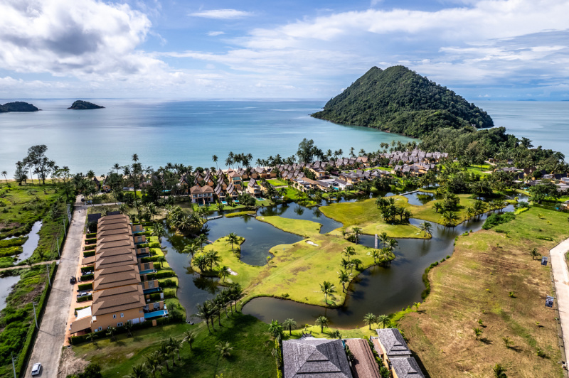 Luxury 4-Bedroom Pool Villa - ฿ 10.200.000