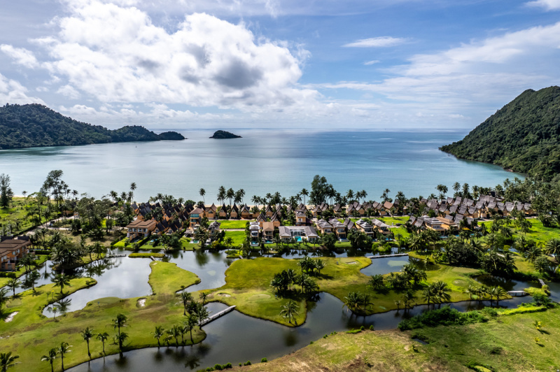 Luxury 4-Bedroom Pool Villa - ฿ 10.200.000