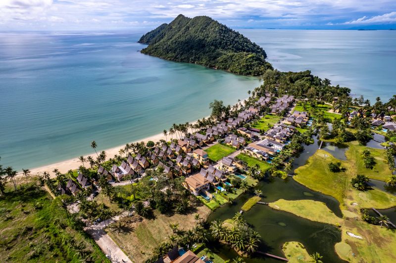 Luxury 4-Bedroom Pool Villa - ฿ 10.200.000