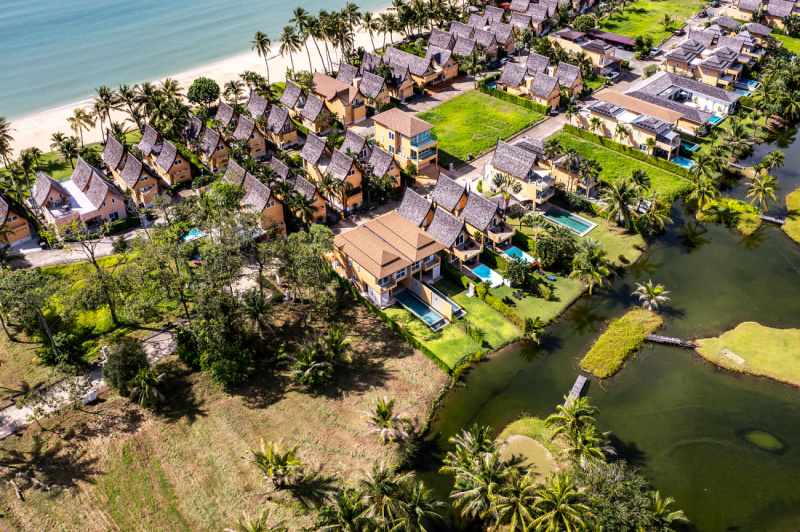 Luxury 4-Bedroom Pool Villa - ฿ 10.200.000